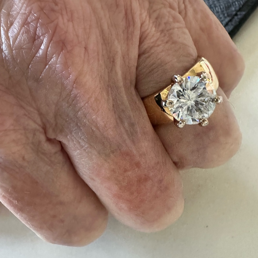 Elegant Gold Band Ring with ClearCZ Stone